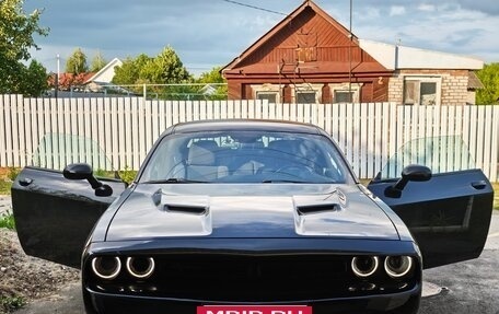 Dodge Challenger III рестайлинг 2, 2020 год, 4 500 000 рублей, 5 фотография