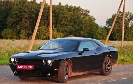 Dodge Challenger III рестайлинг 2, 2020 год, 4 500 000 рублей, 3 фотография