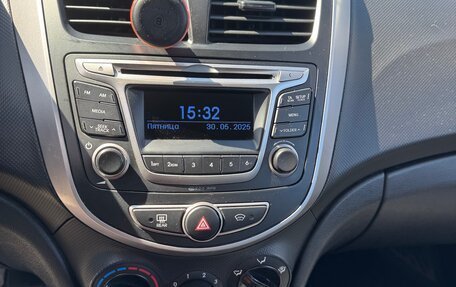 Hyundai Solaris II рестайлинг, 2015 год, 1 100 000 рублей, 6 фотография
