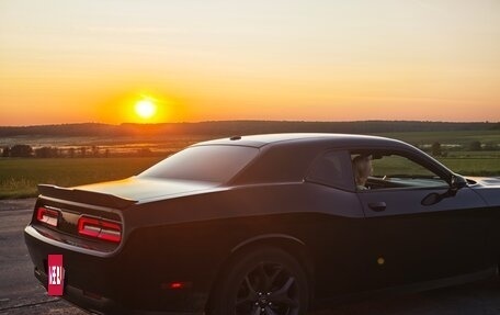 Dodge Challenger III рестайлинг 2, 2020 год, 4 500 000 рублей, 13 фотография