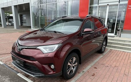 Toyota RAV4, 2017 год, 2 290 000 рублей, 2 фотография