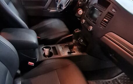 Mitsubishi Pajero IV, 2014 год, 2 800 000 рублей, 2 фотография