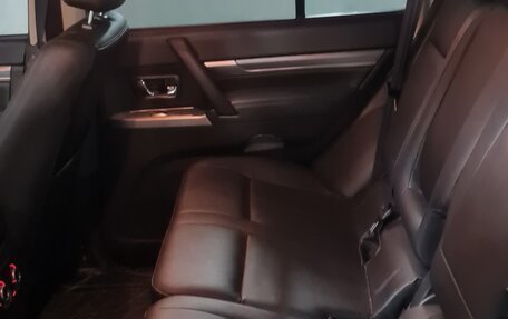 Mitsubishi Pajero IV, 2014 год, 2 800 000 рублей, 4 фотография