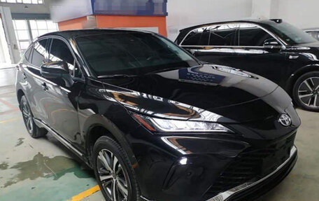 Toyota Harrier, 2022 год, 3 100 000 рублей, 2 фотография