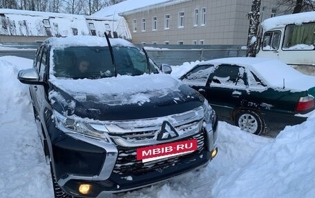 Mitsubishi Pajero Sport III рестайлинг, 2017 год, 2 500 000 рублей, 3 фотография