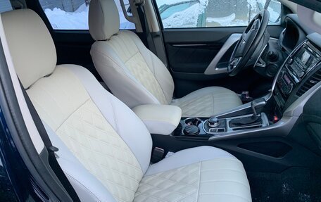 Mitsubishi Pajero Sport III рестайлинг, 2017 год, 2 500 000 рублей, 15 фотография