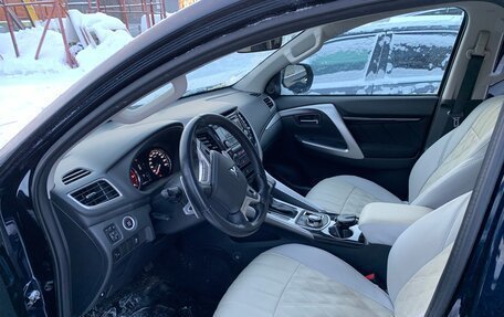 Mitsubishi Pajero Sport III рестайлинг, 2017 год, 2 500 000 рублей, 16 фотография