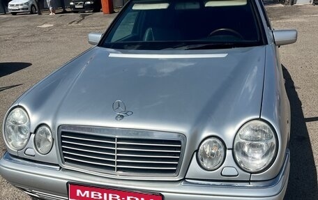 Mercedes-Benz E-Класс, 1998 год, 610 000 рублей, 1 фотография