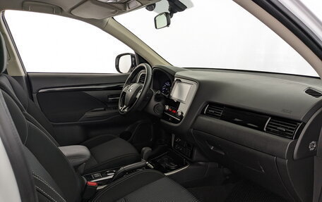 Mitsubishi Outlander III рестайлинг 3, 2021 год, 2 450 000 рублей, 8 фотография