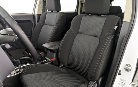 Mitsubishi Outlander III рестайлинг 3, 2021 год, 2 450 000 рублей, 4 фотография