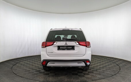 Mitsubishi Outlander III рестайлинг 3, 2021 год, 2 450 000 рублей, 13 фотография