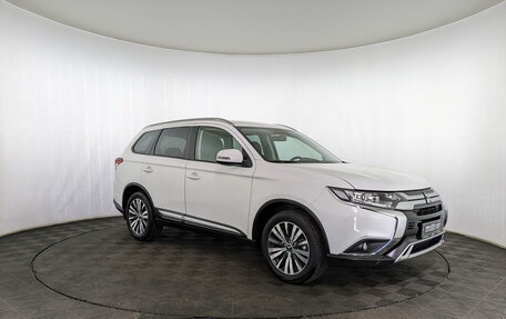 Mitsubishi Outlander III рестайлинг 3, 2021 год, 2 450 000 рублей, 21 фотография