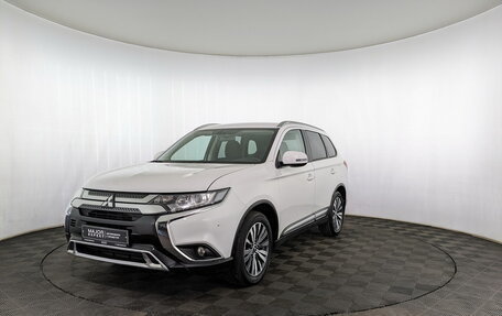 Mitsubishi Outlander III рестайлинг 3, 2021 год, 2 450 000 рублей, 23 фотография