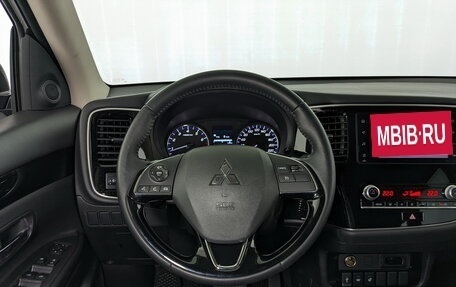Mitsubishi Outlander III рестайлинг 3, 2021 год, 2 450 000 рублей, 18 фотография