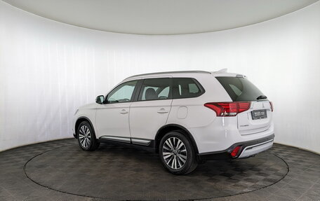 Mitsubishi Outlander III рестайлинг 3, 2021 год, 2 450 000 рублей, 25 фотография