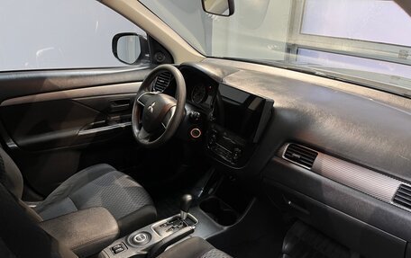 Mitsubishi Outlander III рестайлинг 3, 2013 год, 1 299 000 рублей, 13 фотография