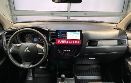 Mitsubishi Outlander III рестайлинг 3, 2013 год, 1 299 000 рублей, 9 фотография