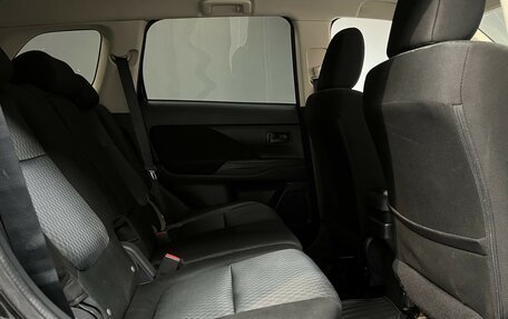 Mitsubishi Outlander III рестайлинг 3, 2013 год, 1 299 000 рублей, 14 фотография