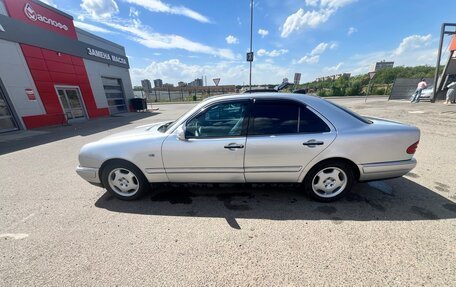 Mercedes-Benz E-Класс, 1998 год, 610 000 рублей, 4 фотография