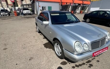Mercedes-Benz E-Класс, 1998 год, 610 000 рублей, 3 фотография