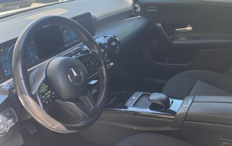 Mercedes-Benz A-Класс, 2019 год, 1 700 000 рублей, 5 фотография
