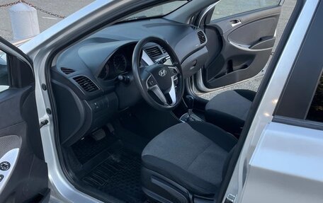 Hyundai Solaris II рестайлинг, 2011 год, 915 000 рублей, 16 фотография