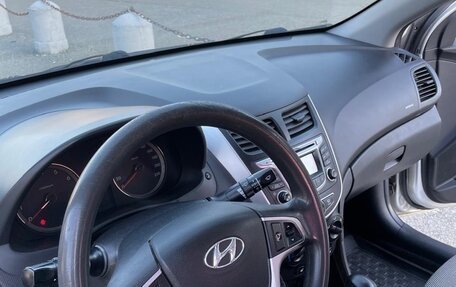 Hyundai Solaris II рестайлинг, 2011 год, 915 000 рублей, 17 фотография