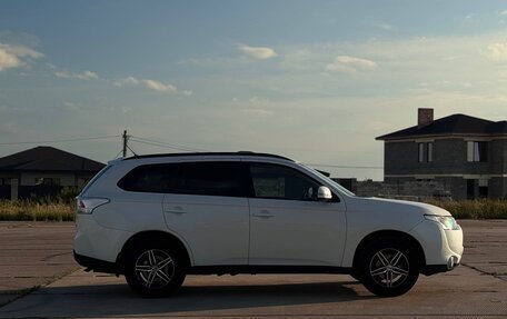 Mitsubishi Outlander III рестайлинг 3, 2013 год, 1 250 000 рублей, 4 фотография
