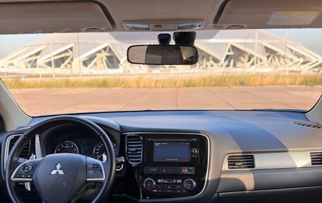 Mitsubishi Outlander III рестайлинг 3, 2013 год, 1 250 000 рублей, 10 фотография