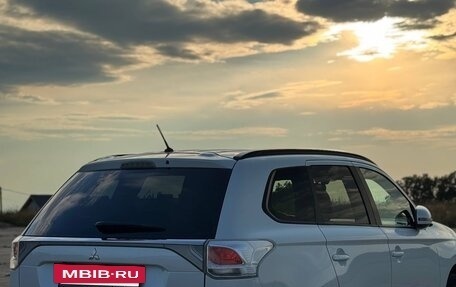 Mitsubishi Outlander III рестайлинг 3, 2013 год, 1 250 000 рублей, 8 фотография