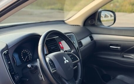 Mitsubishi Outlander III рестайлинг 3, 2013 год, 1 250 000 рублей, 11 фотография
