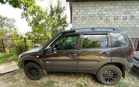 Chevrolet Niva I рестайлинг, 2017 год, 800 000 рублей, 2 фотография