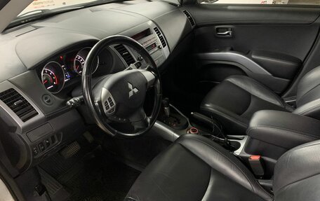 Mitsubishi Outlander III рестайлинг 3, 2010 год, 1 299 000 рублей, 10 фотография