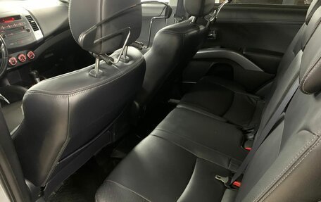Mitsubishi Outlander III рестайлинг 3, 2010 год, 1 299 000 рублей, 18 фотография