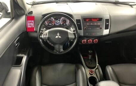 Mitsubishi Outlander III рестайлинг 3, 2010 год, 1 299 000 рублей, 11 фотография