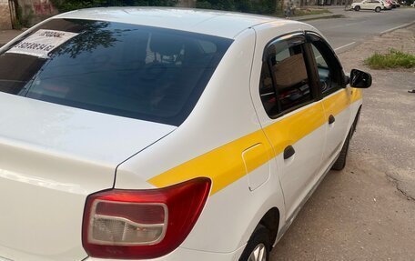 Renault Logan II, 2017 год, 450 000 рублей, 3 фотография