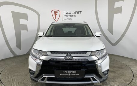 Mitsubishi Outlander III рестайлинг 3, 2019 год, 1 824 000 рублей, 2 фотография