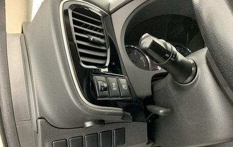 Mitsubishi Outlander III рестайлинг 3, 2019 год, 1 824 000 рублей, 9 фотография