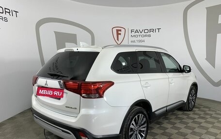 Mitsubishi Outlander III рестайлинг 3, 2019 год, 1 824 000 рублей, 6 фотография