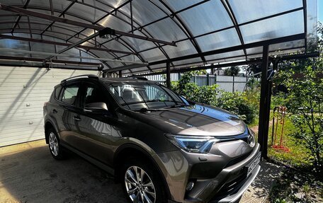 Toyota RAV4, 2018 год, 3 000 000 рублей, 3 фотография