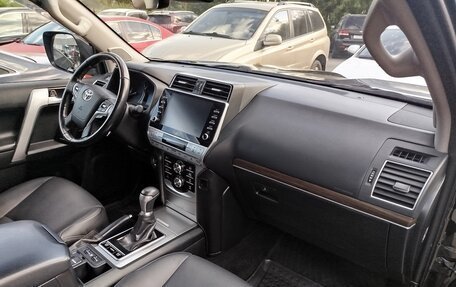 Toyota Land Cruiser Prado 150 рестайлинг 2, 2020 год, 5 800 000 рублей, 12 фотография