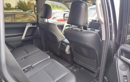 Toyota Land Cruiser Prado 150 рестайлинг 2, 2020 год, 5 800 000 рублей, 14 фотография
