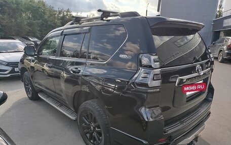 Toyota Land Cruiser Prado 150 рестайлинг 2, 2020 год, 5 800 000 рублей, 3 фотография