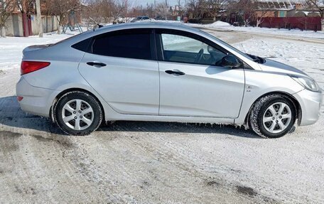 Hyundai Solaris II рестайлинг, 2013 год, 870 000 рублей, 2 фотография