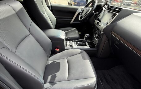 Toyota Land Cruiser Prado 150 рестайлинг 2, 2021 год, 7 500 000 рублей, 12 фотография
