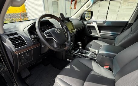 Toyota Land Cruiser Prado 150 рестайлинг 2, 2021 год, 7 500 000 рублей, 16 фотография