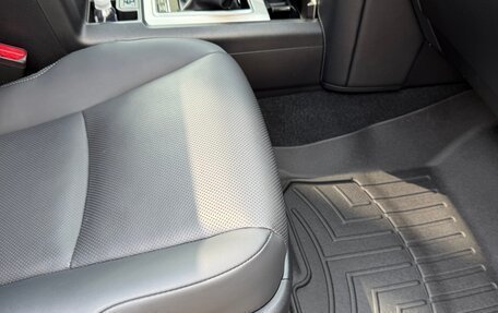 Toyota Land Cruiser Prado 150 рестайлинг 2, 2021 год, 7 500 000 рублей, 38 фотография