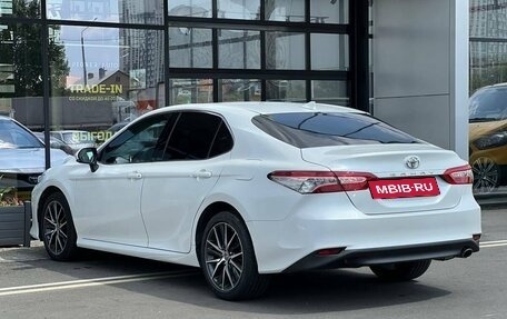 Toyota Camry, 2021 год, 3 240 000 рублей, 6 фотография