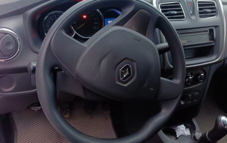 Renault Logan II, 2018 год, 750 000 рублей, 1 фотография