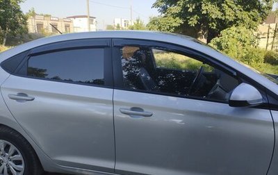 Hyundai Solaris II рестайлинг, 2017 год, 900 000 рублей, 1 фотография